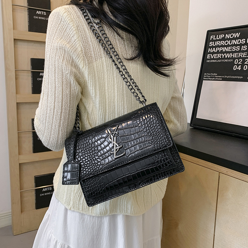 2025 Free shipping designer bags for womens Shoulder bags red green white brown black retro chain fashionable single shoulder crossbody bag