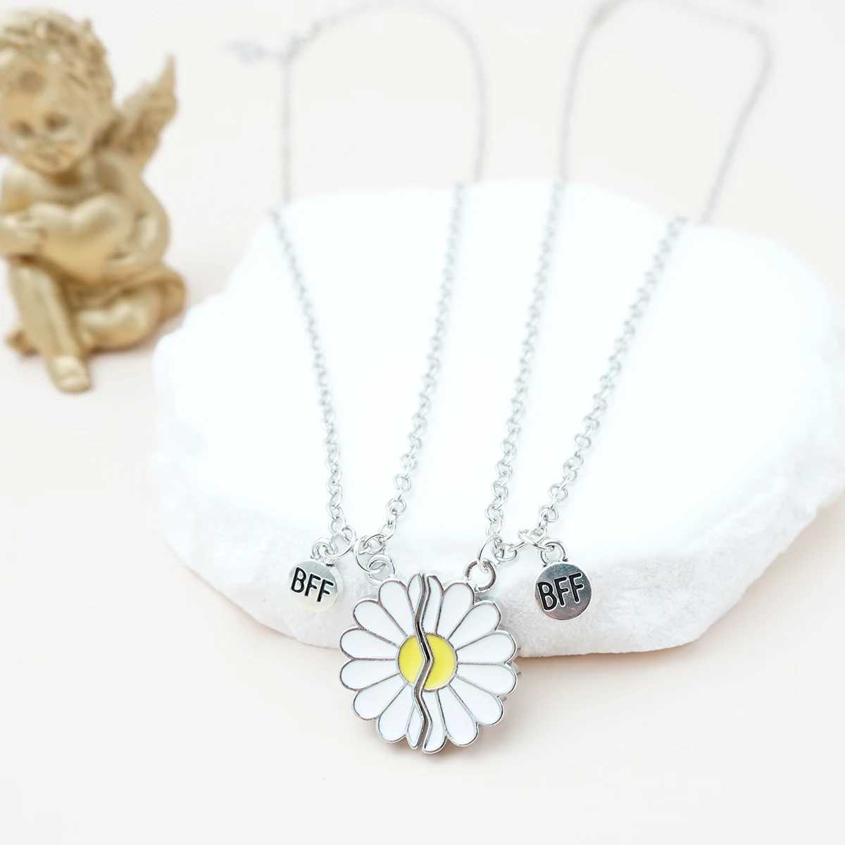 2 Pcs/set Best Friends Pendant Necklace For Women Magnetic Adjustable Rainbow Daisy Lover Broken Heart Chain BFF Jewelry Gifts W250618