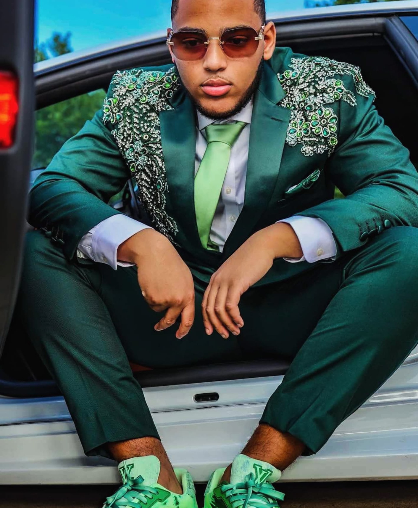 Vintage Men Suits Notched Lapel Appliques Tailor-Made 2 Pieces Set Jacket Crystal Blazer Two-Button Groom Customized Coat Pants Plus Size