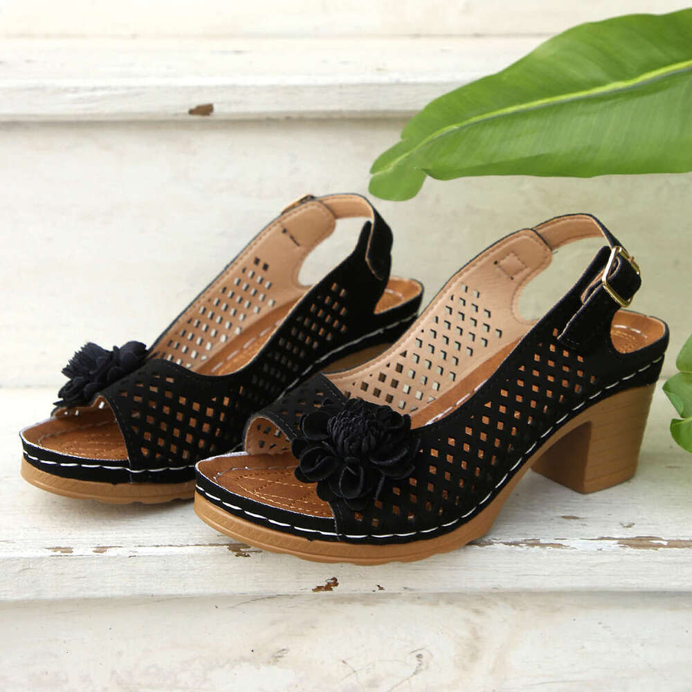 Plus Size Floral High 2025 Summer New Fashion Chunky Heel Buckle Sandals for Women
