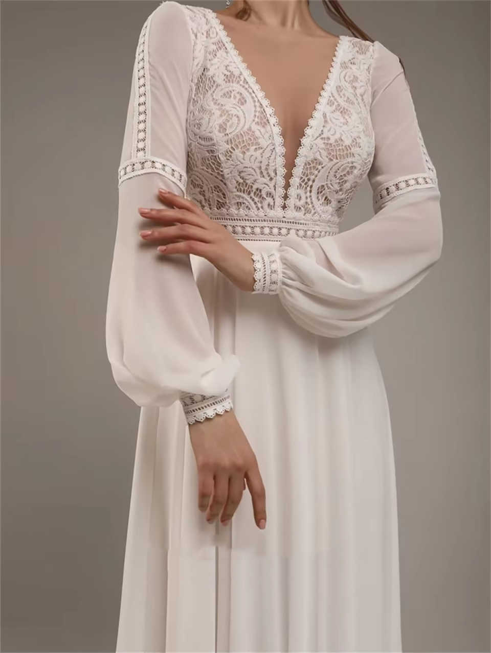Exquisite Lace Wedding Dress A-Line Sleeveless Bride Gowns With Deep V-Neck Appliques Sweep Train Illusion New Gown Vestidos De Novia