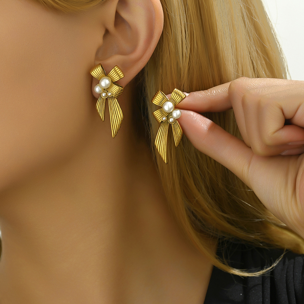 Unique Light Style Bowknot Simple Pearl Inlaid Texture Design Stud Earrings Elegant Ear Pendants