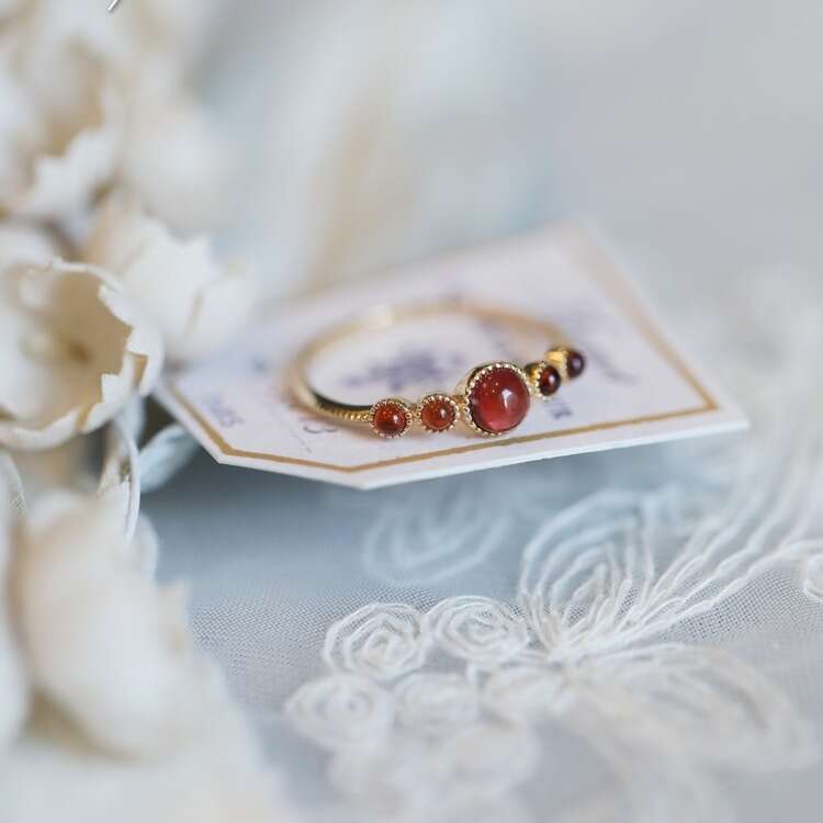 Rose Bouquet Brightening Natural Wine Red Garnet Light Luxury Romantic Women's Ring Elegant Style