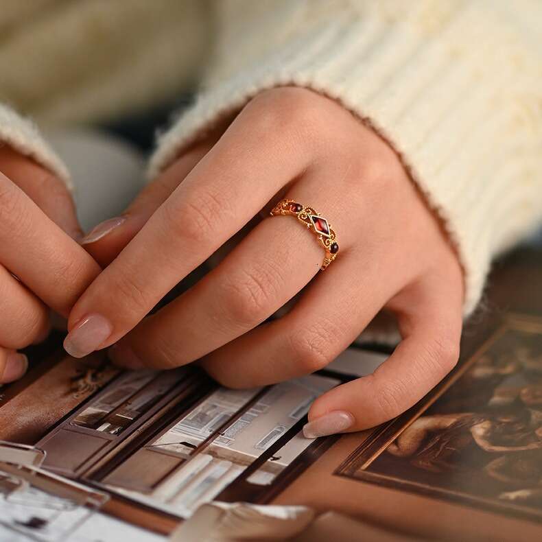 "Scarlet Fragrance" Light Luxury Versatile Ring Natural Garnet French High-end Feel Red Gift