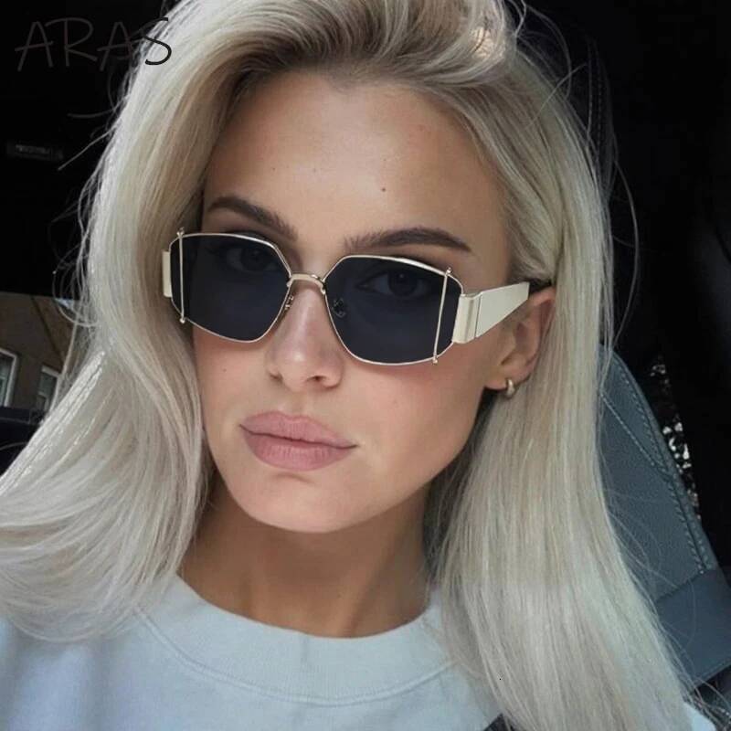 Fashion Rectangle Punk Sunglasses Women 2025 Brand Irregular Metal Frame Sunglass Sexy Vintage Traveling Eyewear Shades