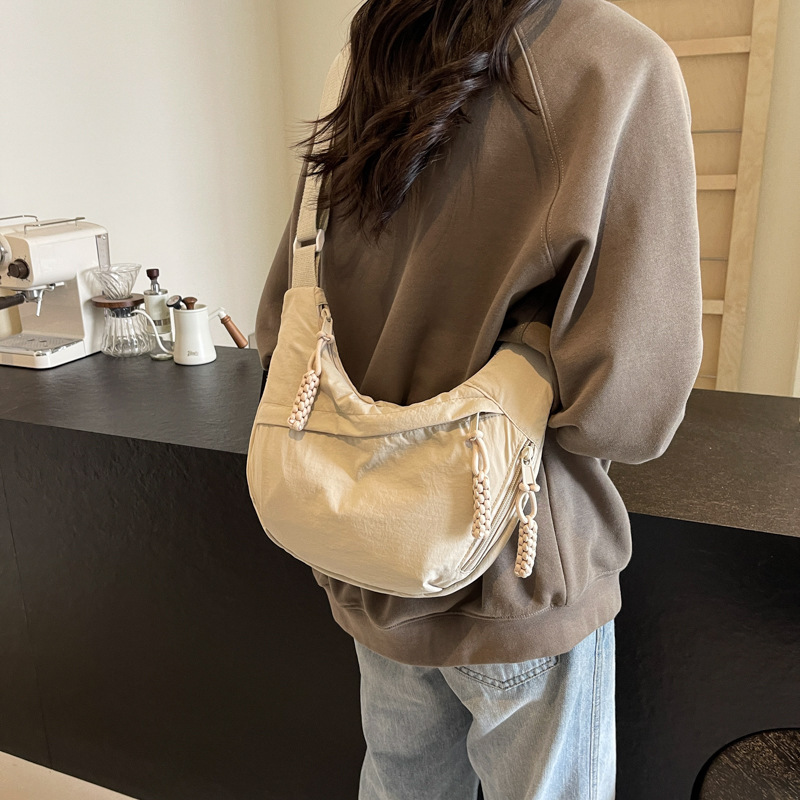 Free shipping designer New Large Capacity Commuter Bag Canvas Bag Versatile Fashion Dumpling Bag Casual Stylish Korean Version Niche Crossbody Bag