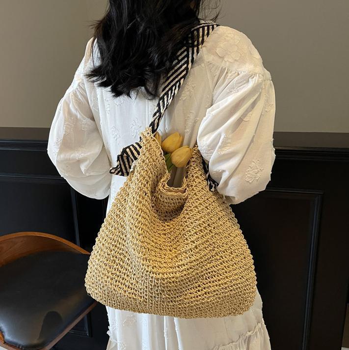 Free shipping designer Straw Bag for Women Beach Vacation Commuter Bag 2025 New Hollow Woven Bag Summer Hot-Selling Tote Bag Large Capacity Bag