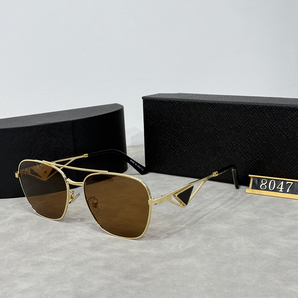 Sunglasses Designer Mens oval frame glasses UV hot selling muis squared glasses Sports glasses Lunette de Soleil Metal legs letter design cae wilt box AAA