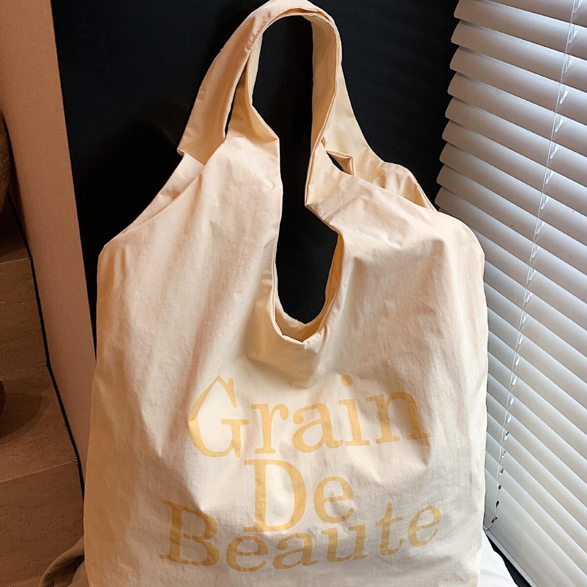 Free shipping designer Canvas Bag for Women Large Capacity 2025 New Lightweight Casual Commuter Shoulder Bag Outdoor Travel High-end Tote Bag
