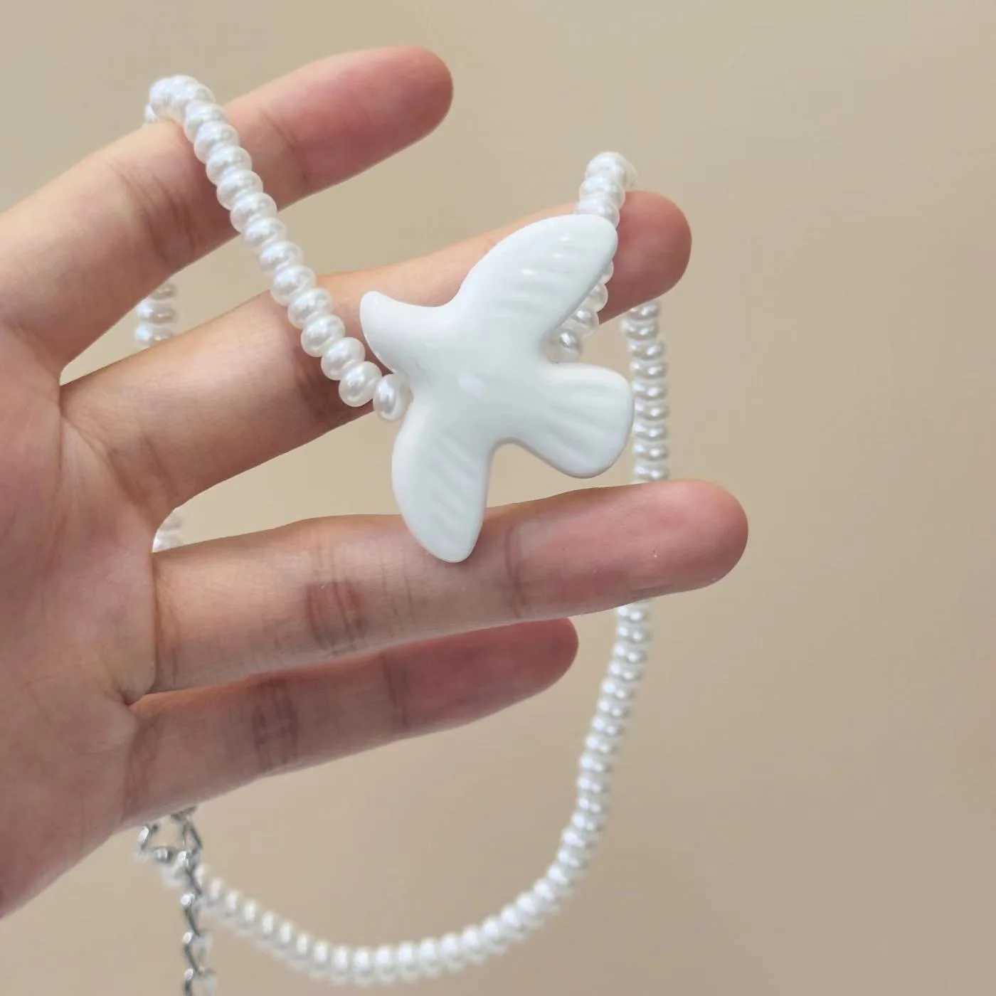 Unique Design Vintage Peace Dove Necklace Fashionable Accessory for Women Gift Idea with Stylish Appeal W250618