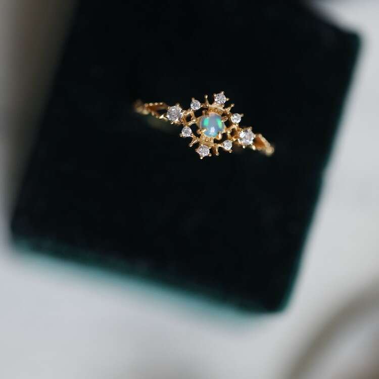 Morning Glory" Dreamy Sparkling Diamond Same Style Natural Opal Flowing Champagne Gold Light Luxury Ring
