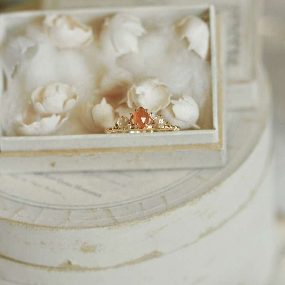 Autumn Color Private Collection Muted Natural Orange Pomegranate Exquisite Light Luxury Ring Pendant