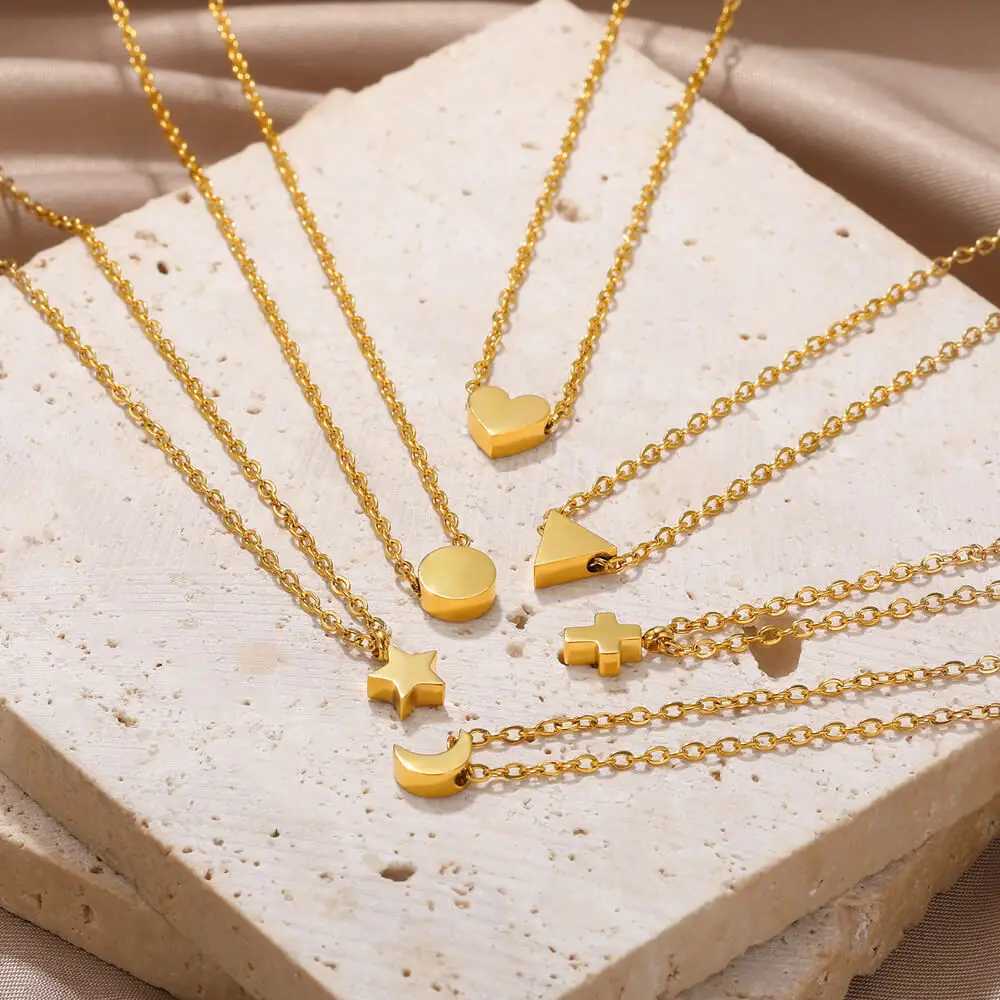 Vintage Christian Jesus Cross Necklaces Pendant for Women Stainless Steel Round Shape Coin Necklaces Choker Prayer Baptism Gifts W250618