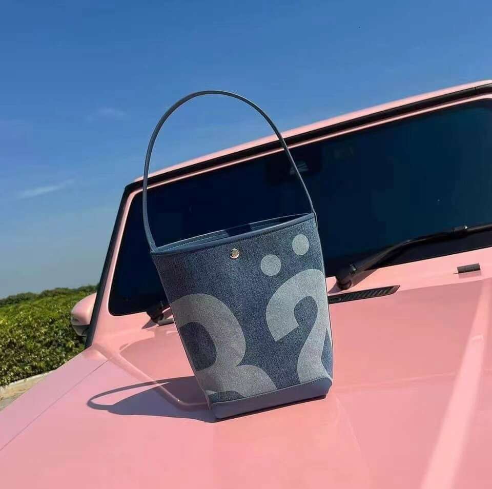 Thailand Large Capacity Bucket 2024 New Trendy Letter Washed Denim Flyknit Shoulder Bag