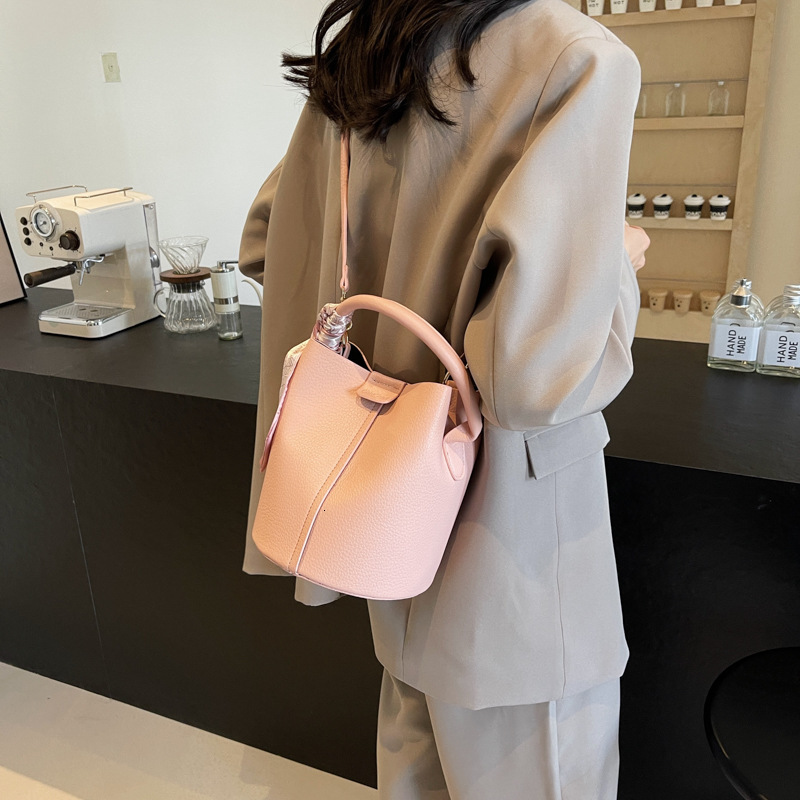 Free shipping designer Bag Simple Versatile Niche Bucket Bag Women Bag 2025 New Casual Fashion Shoulder Bag Handbag Crossbody Bag