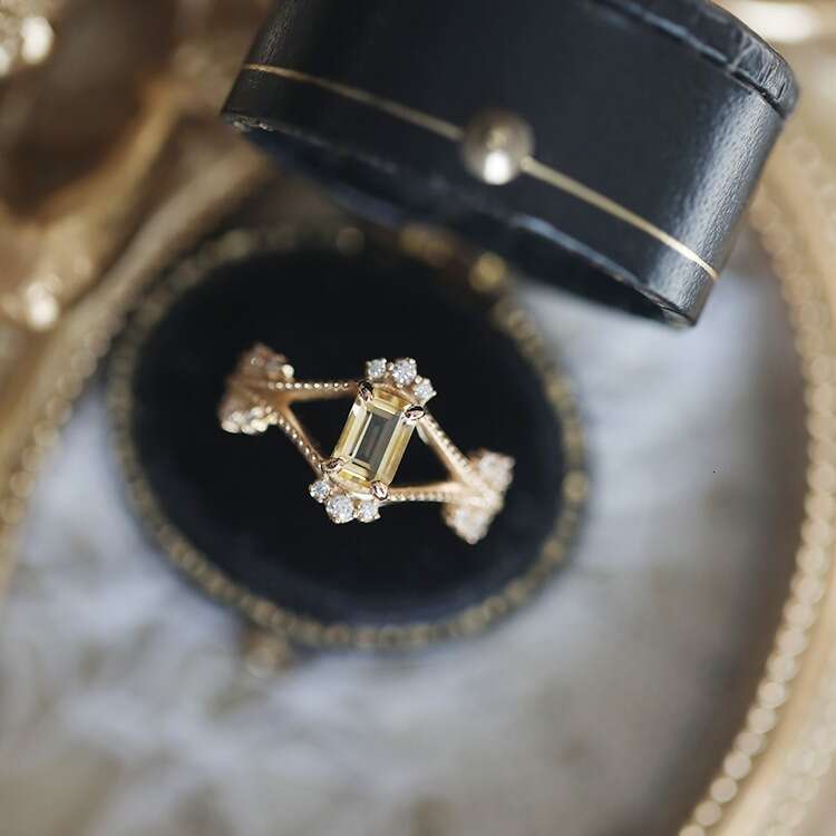 Sud de Holiday in Southern France High-End Natural Yellow Crystal Princess Cut Light Luxury Versatile Ring
