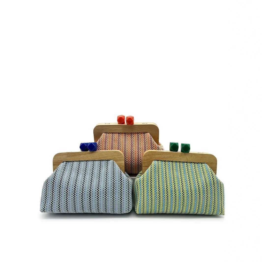 Colorful Striped PP Straw Clutch Bag for Women Wooden Clip Shell Shoulder Crossbody Bags Casual Weave Summer Beach Bag 2025 Z250618