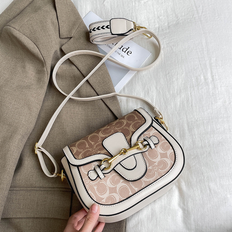 2025 New Fashionable Retro Printed Crossbody Bag for Women's Party Commuting Versatile Shoulder Bag