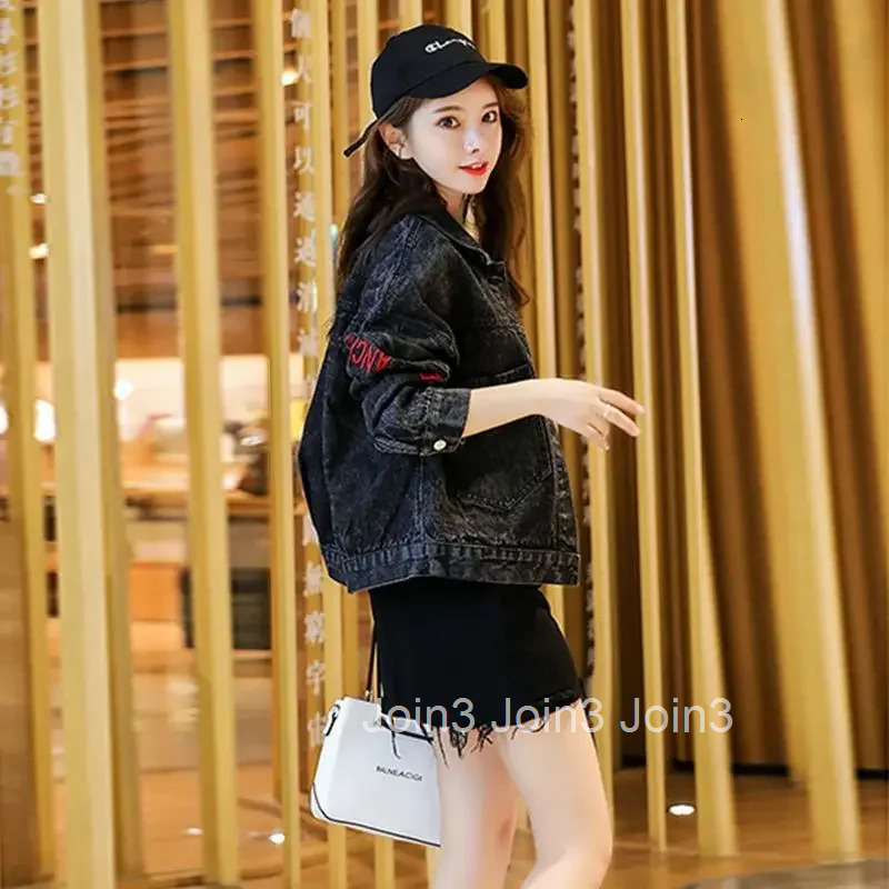 Loose Cowboy Coat Woman Long Sleeve Denim Jacket for Women Embroidered Low Price Harajuku Luxury Cowgirl Clothing Cost New In