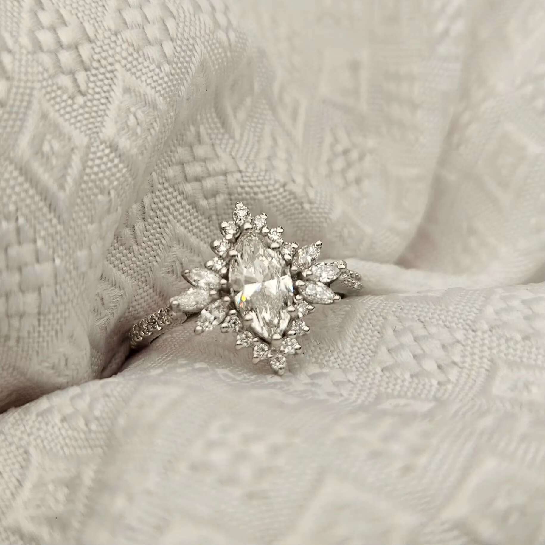 lab grown Luxury 925 Sterling Silver Moissanite Diamond Ring Classic Style Wedding Engagement Jewelry Wife Girlfriend Cut Diamond Parties cvd diamond 