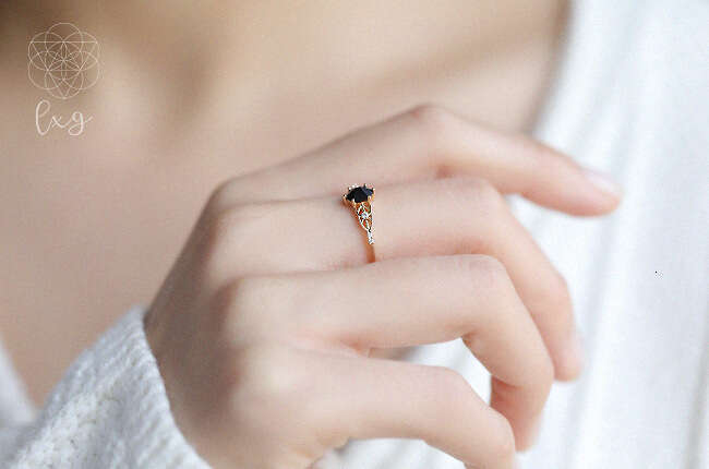 Wandering Edley" Sherlock Holmes Style Light Luxury Unisex Minimalist Black Onyx Ring Niche Design