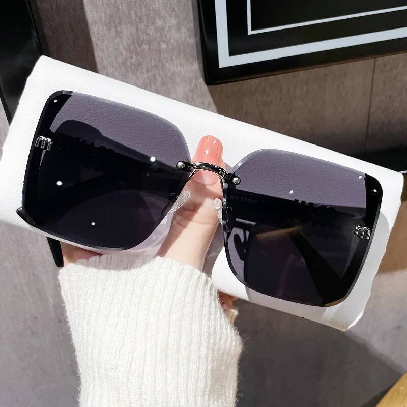2024 New Fashion Cool Sunglasses Women Brand Letters Anti Strong Light Vintage Rimless Sun Glasses Ladies Gafas UV400