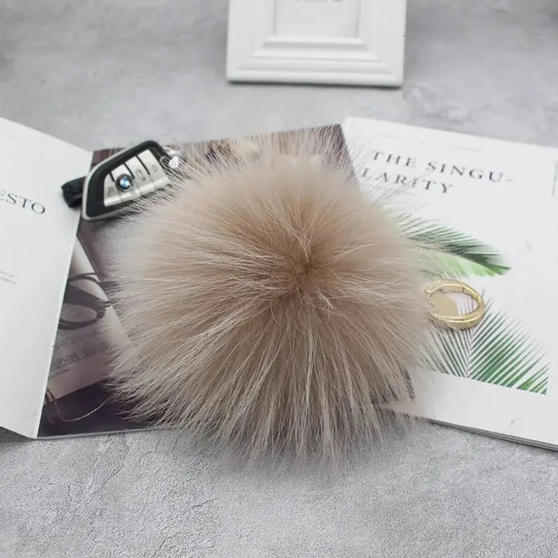 15cm Real Racoon Fur Pompom High Quality Keychain Key Chain Metal Ring Pendant For Women F281 250618