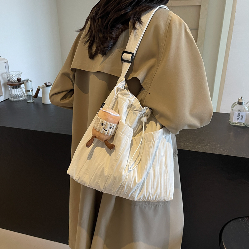 Free shipping designer Korean Style Pleated Lazy Wind Bucket Bag for Women 2025 New Versatile Commuter Shoulder Bag Casual Trendy Fashion Crossbody Ba