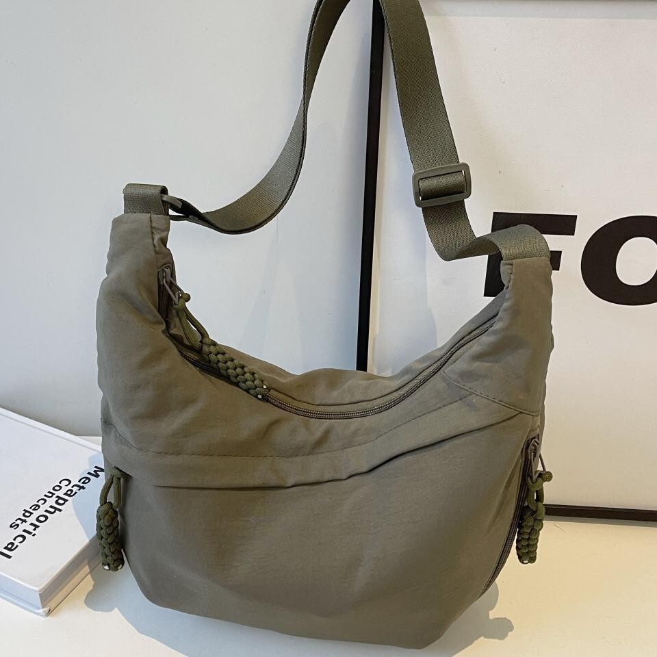 Free shipping designer Fashion Commuter Bag for Women Large Capacity 2025 New Casual Versatile Underarm Bag Korean Style Nylon Crossbody Bag