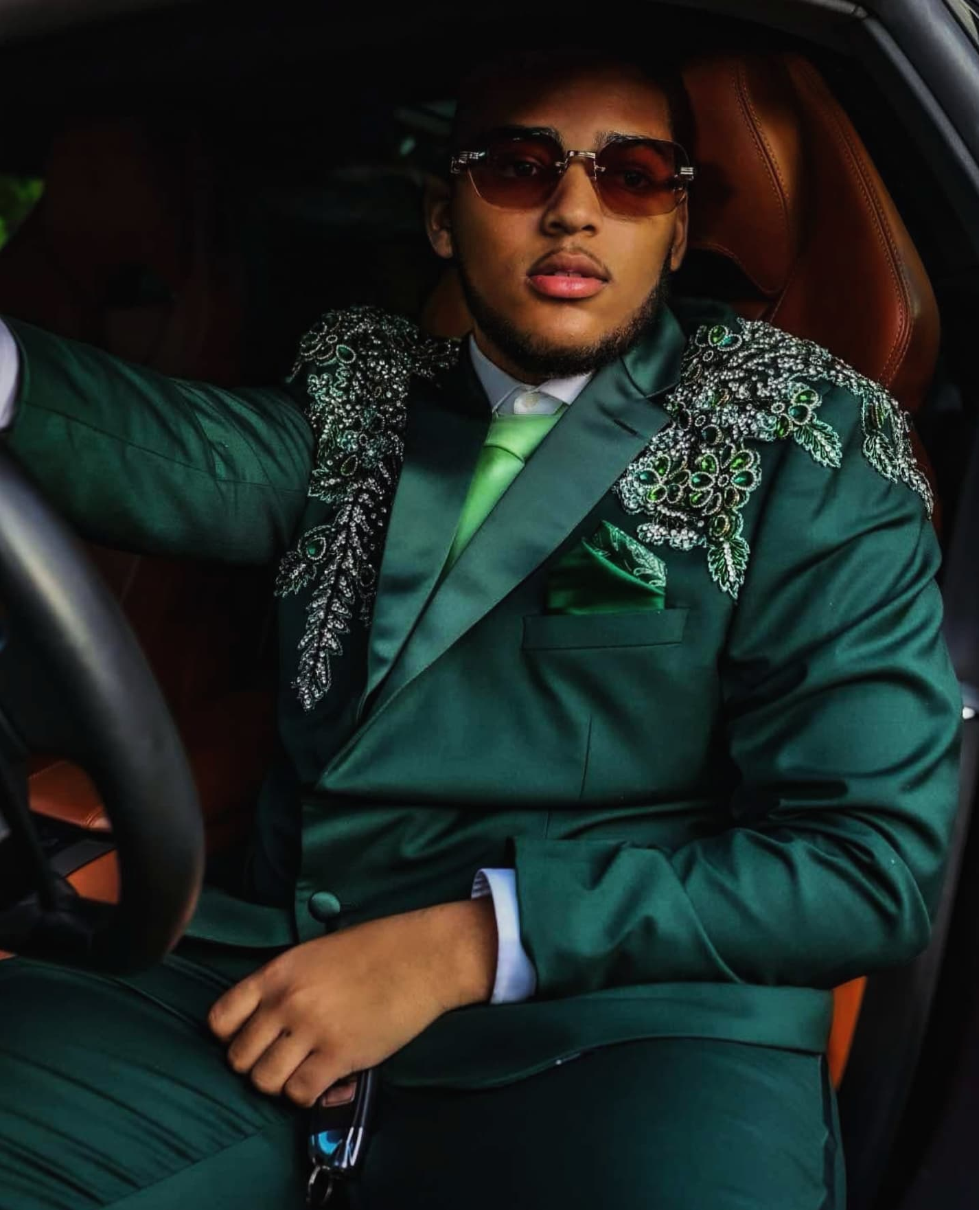 Vintage Men Suits Notched Lapel Appliques Tailor-Made 2 Pieces Set Jacket Crystal Blazer Two-Button Groom Customized Coat Pants Plus Size
