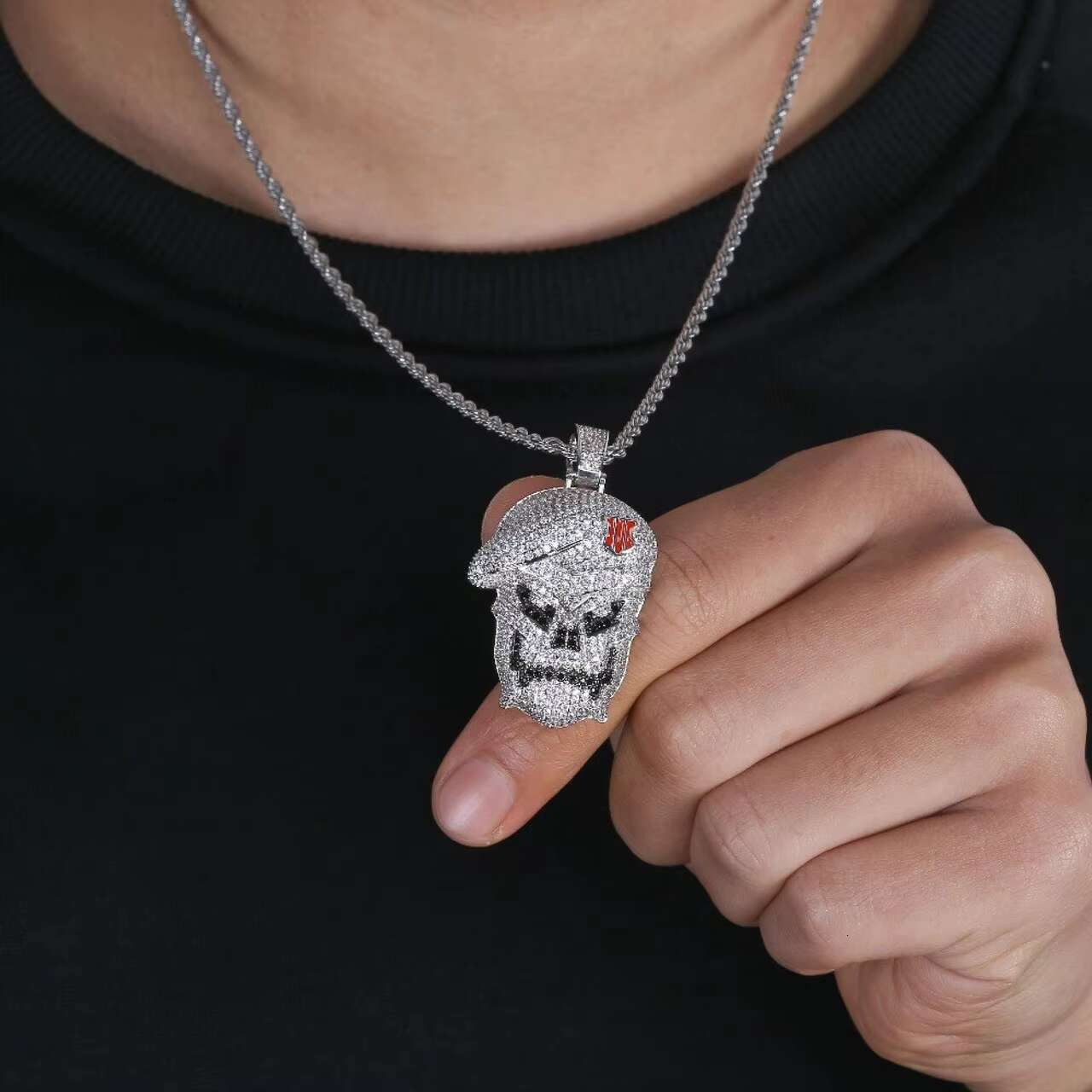 New Arrival Unique Hip Hop Style Moissanite Skull Pendant with Flooded Ice Cool Charms on Chain Necklace