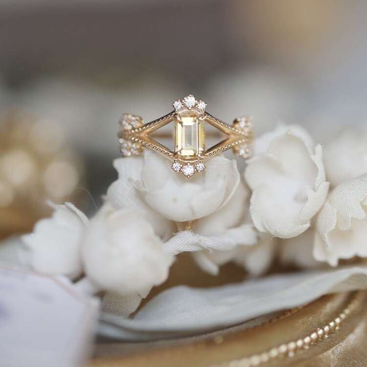 Sud de Holiday in Southern France High-End Natural Yellow Crystal Princess Cut Light Luxury Versatile Ring