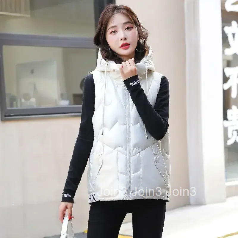 Short Loose Womens Down Vests Half Working Lightweight Padded Winter Clothing Lady Puffer Giletes Clothes Fashion 2025 Trend