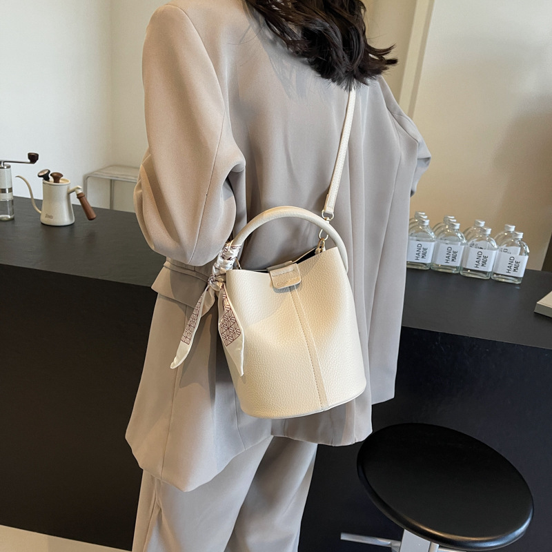 Free shipping designer Bag Simple Versatile Niche Bucket Bag Women Bag 2025 New Casual Fashion Shoulder Bag Handbag Crossbody Bag