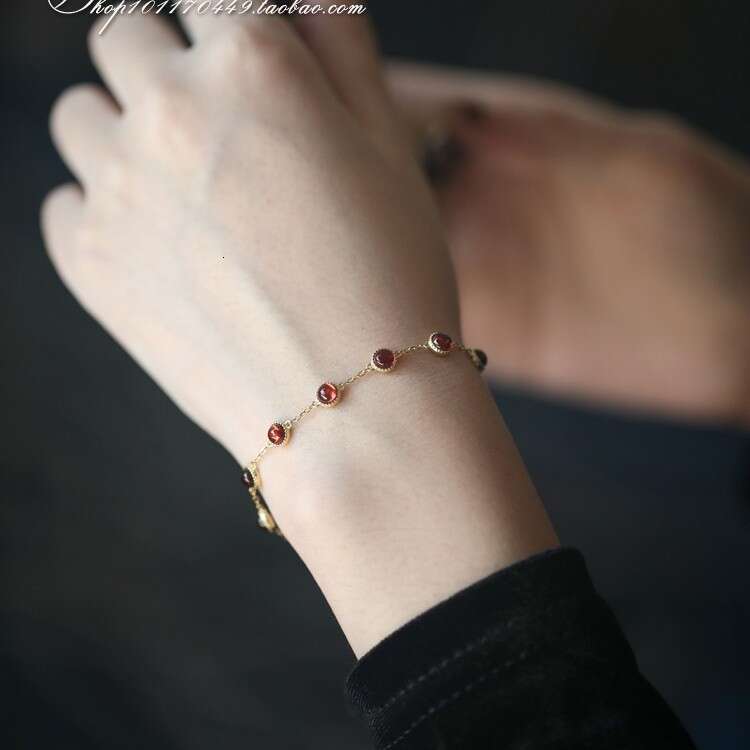 Sweet and Luxurious Style Rose Vermilion High Imitation Garnet Crystal Bracelet for Women Simple Versatile Elegant Niche