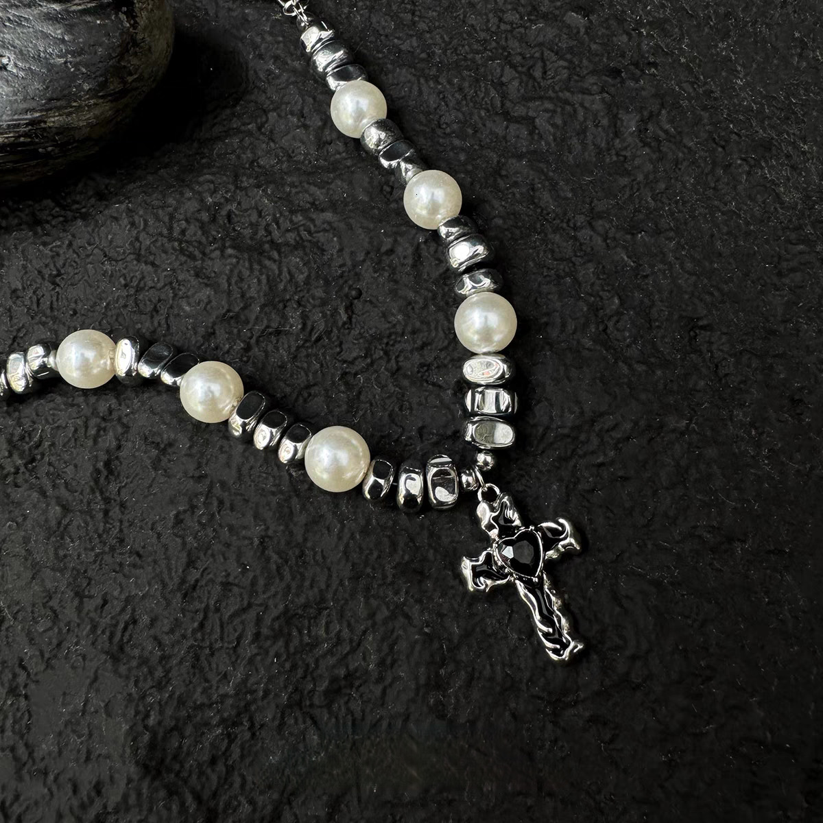 2025 Luxury Premium Pearl Irregular Gemstone Splice Cross Hip Hop Y2K Niche Unisex Versatile Unique Clavicle Statement Chain Silver fashion jewelry ne