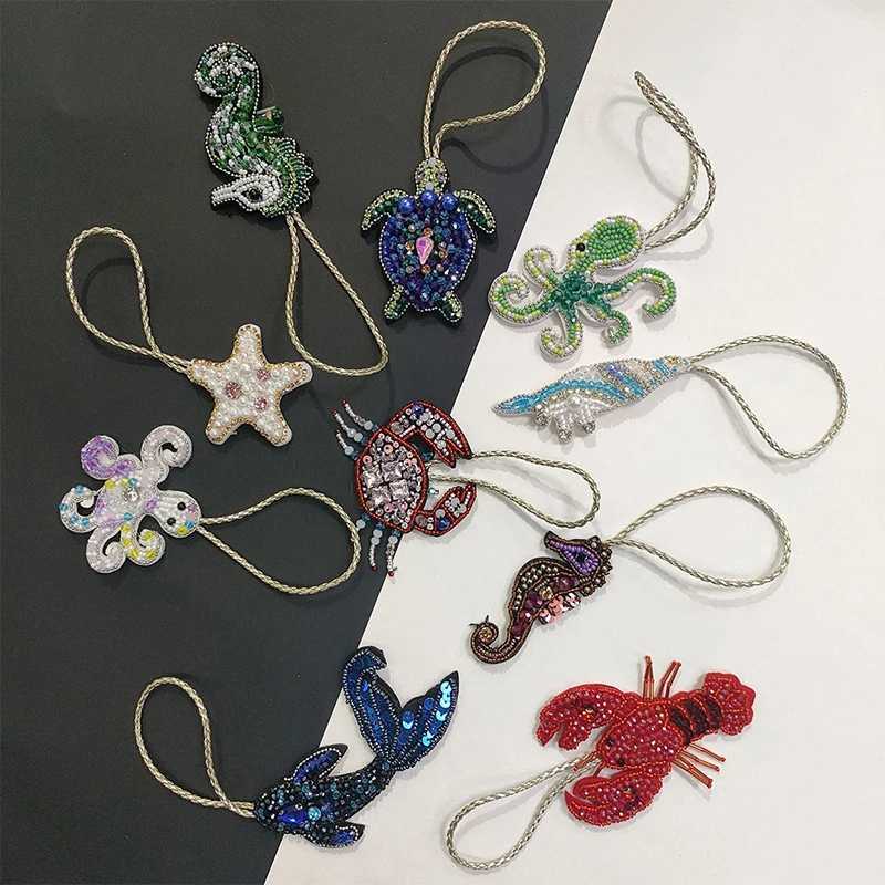 Handmade Rhine Lobster Beaded Pendant Pretty Hand-sewn Bag Charms Octopus Turtle Hanging Rope Pahes Applique Bag LanyardXJ250619