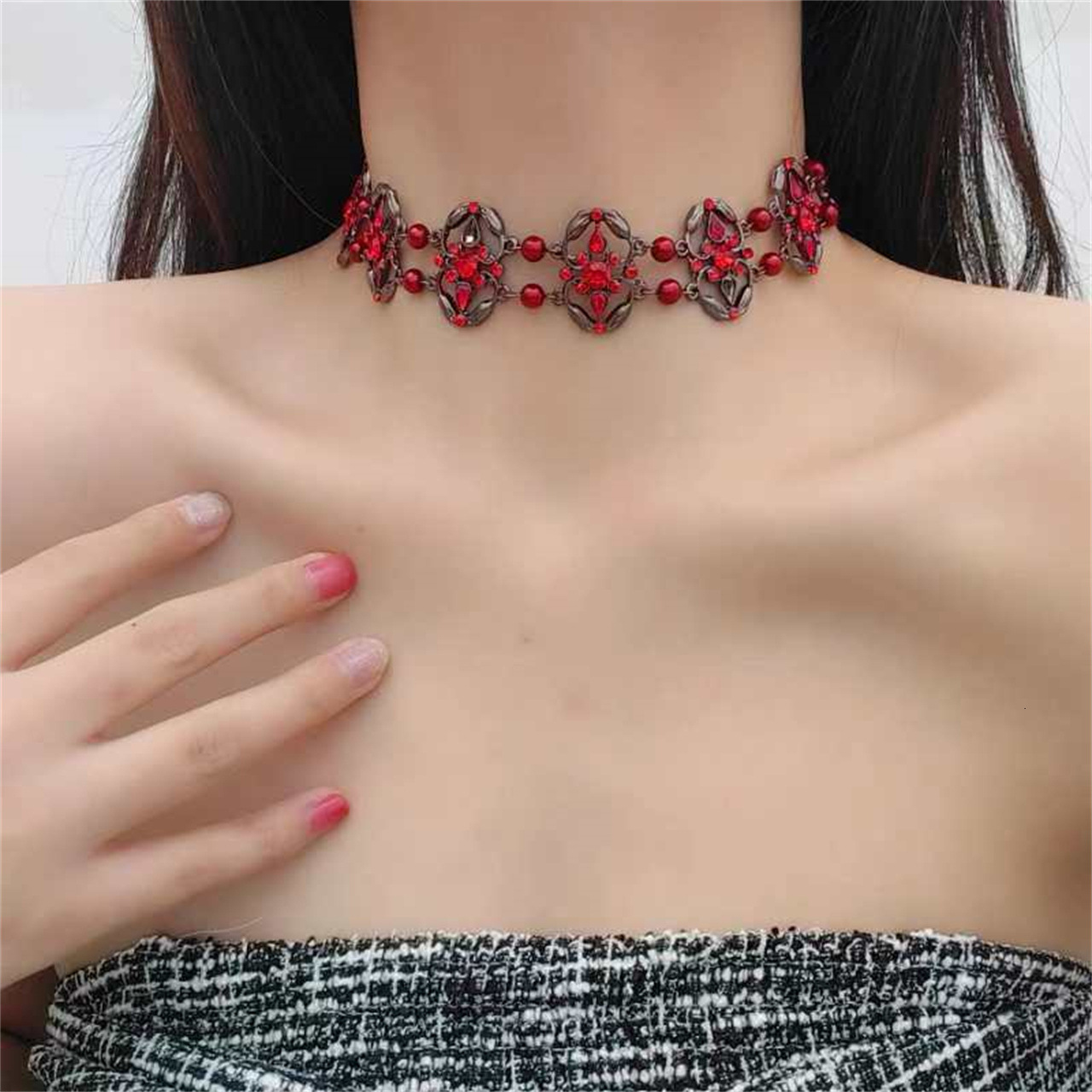 2025 Luxury Premium Red Crystal Pearl Advanced crystal Punk Gothic Hip Hop High Street Heavy Artisanal Craft Red-Black Choker Subculture Statement Jew