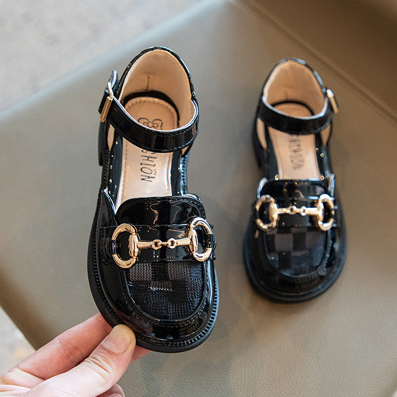 Girls' summer closed-toe sandals 2025 new style small leather shoes with soft soles anti-slip princess shoes for girls children's single sho