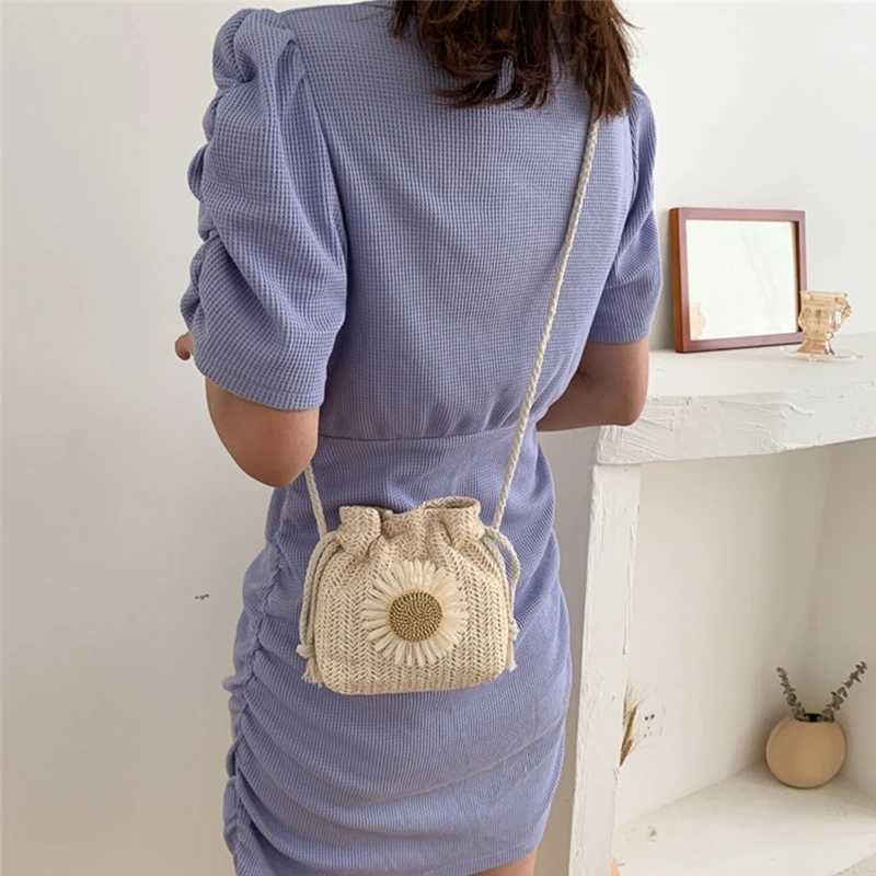 Fashion Small Shoulder Women Straw Drawstring Bucket Bag Flower Embroidery Beach Bags Summer Ladies Crossbody Handbags Z250619