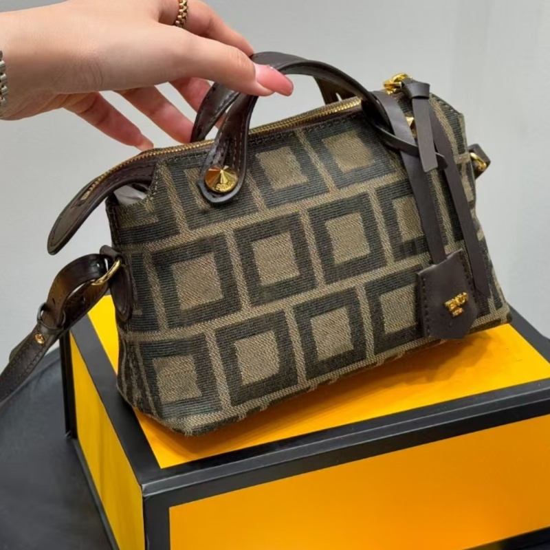 2025 Designer Fashion Makeup Bag Light Luxury Single Shoulder Crossbody Bag Fashion Letter Bags tote bags
