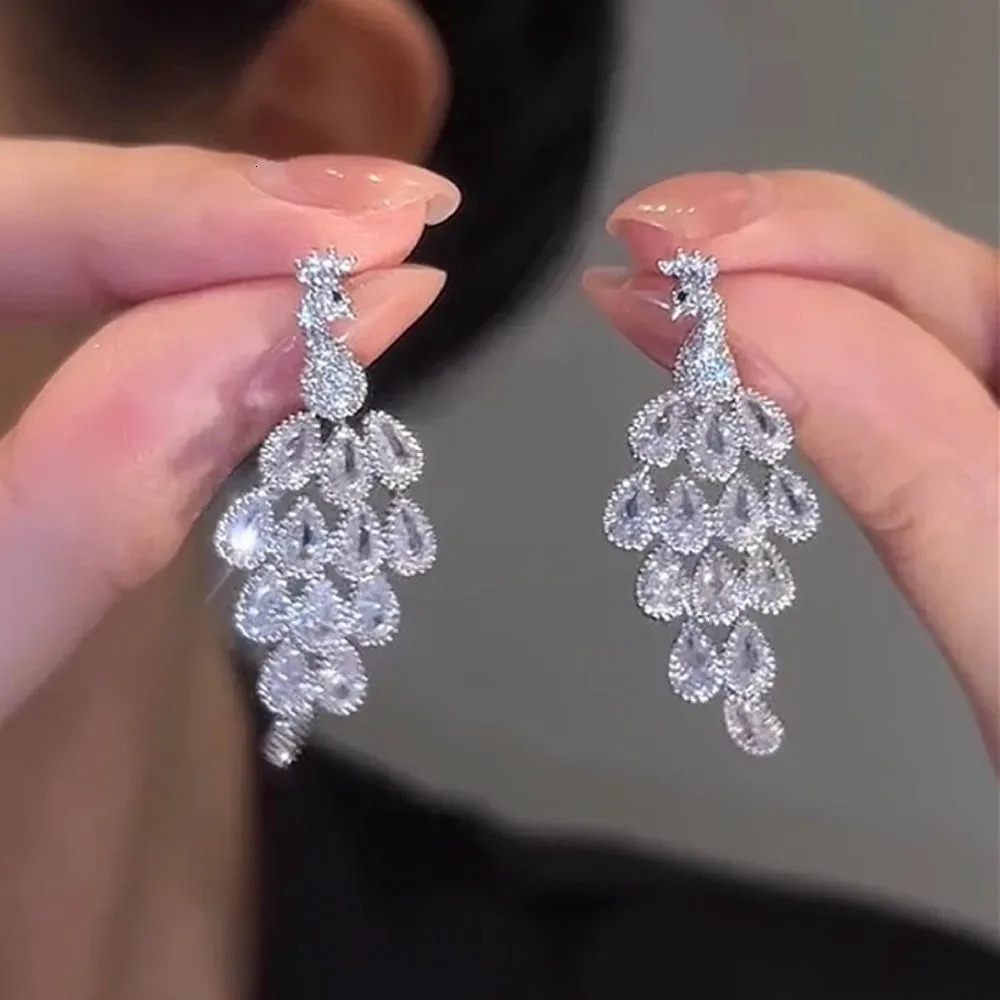 Fashion Shiny Zirconia Peacock Drop Long Hanging Earrings for Women Charm Holiday Beach Earrings Wedding Party Jewelry Gifts250616