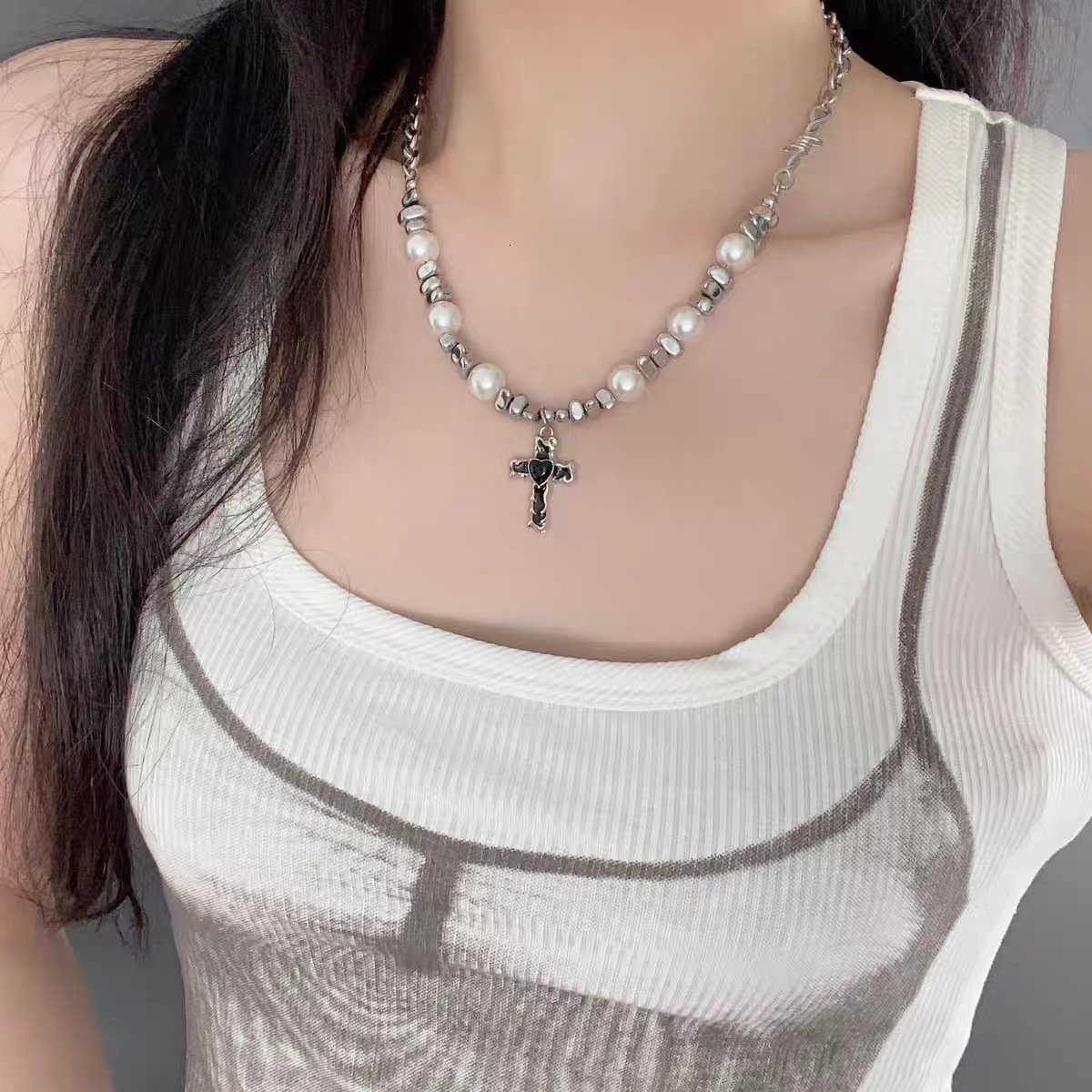 2025 Luxury Premium Pearl Irregular Gemstone Splice Cross Hip Hop Y2K Niche Unisex Versatile Unique Clavicle Statement Chain Silver fashion jewelry ne