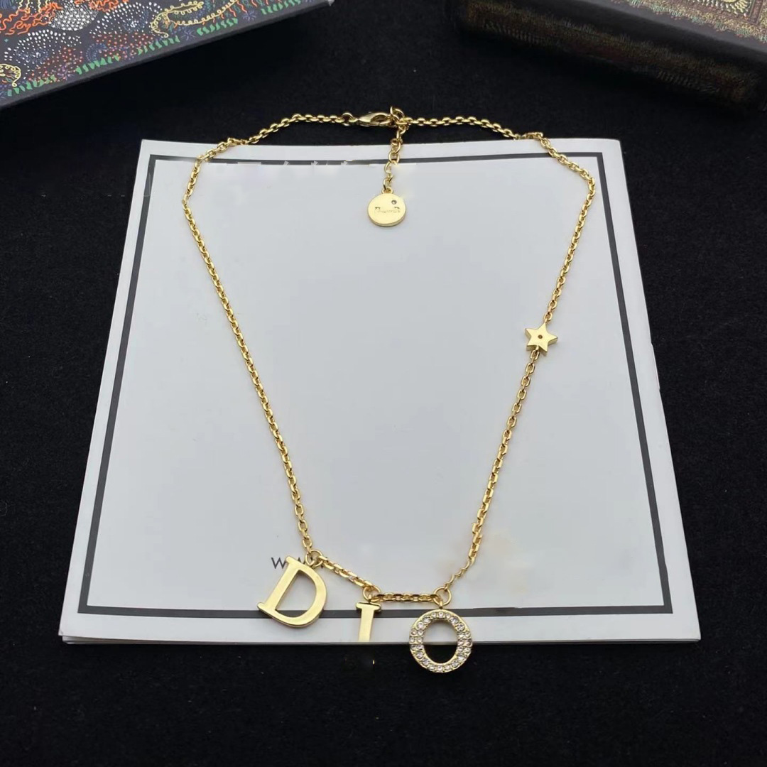 18K designer letter necklace, elegant lady's high-end fashionable casual pendant necklace, stainless steel jewelry gift