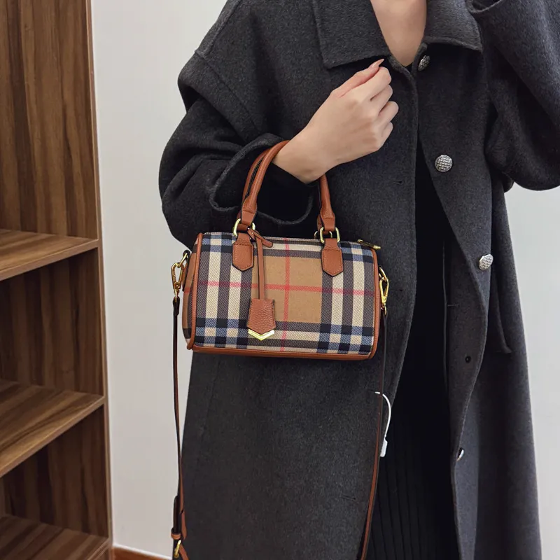Designer Bag Free Shipping 2025 New Fashionable Commuting High-end Texture Printed Pillow Bag Hand-held Shoulder Crossbody Bag for Womens
