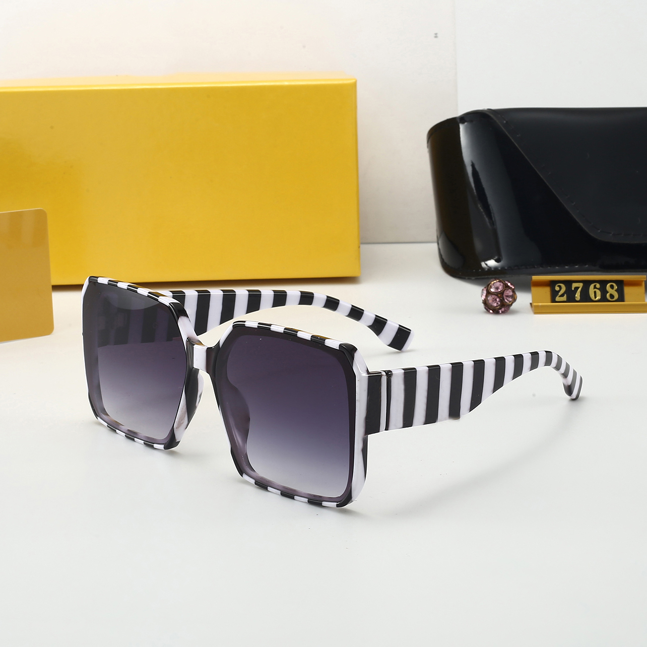 With Box Designer Sunglasses Luxury Eyeglasses Brand Glasses Amber Black White Grey Pink Mix Color Unisex Vintage Full Frame Summer Goggle Shading Polarized Glass