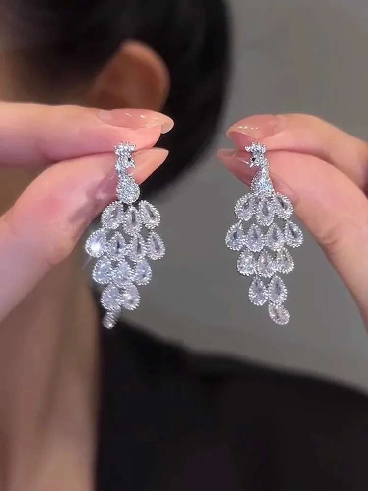 Fashion Shiny Zirconia Peacock Drop Long Hanging Earrings for Women Charm Holiday Beach Earrings Wedding Party Jewelry Gifts250616