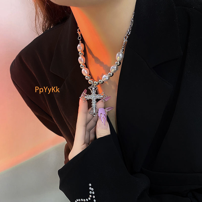 2025 Luxury Premium Niche Sweet-Cool Cross Pearl Pendant Trendy Hip Hop Y2K Sweater Clavicle Statement Chain for Women Silver fashion jewelry necklace