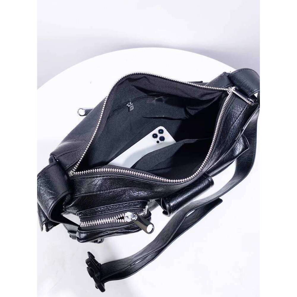 Motorcycle Niche Design New High Quality PU Oil Wax Leather Single Shoulder Crossbody Bag
