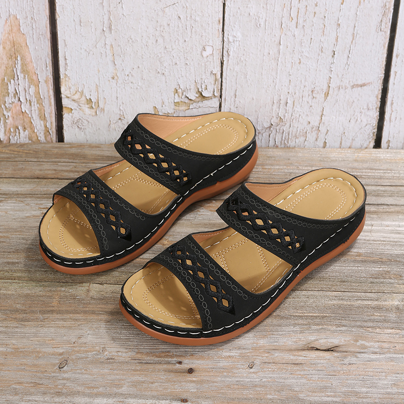 208-Women's Classic and stylish, comfortable slippers with beautiful embroidery are suitable for everyday wear and summer vacation wear as casual